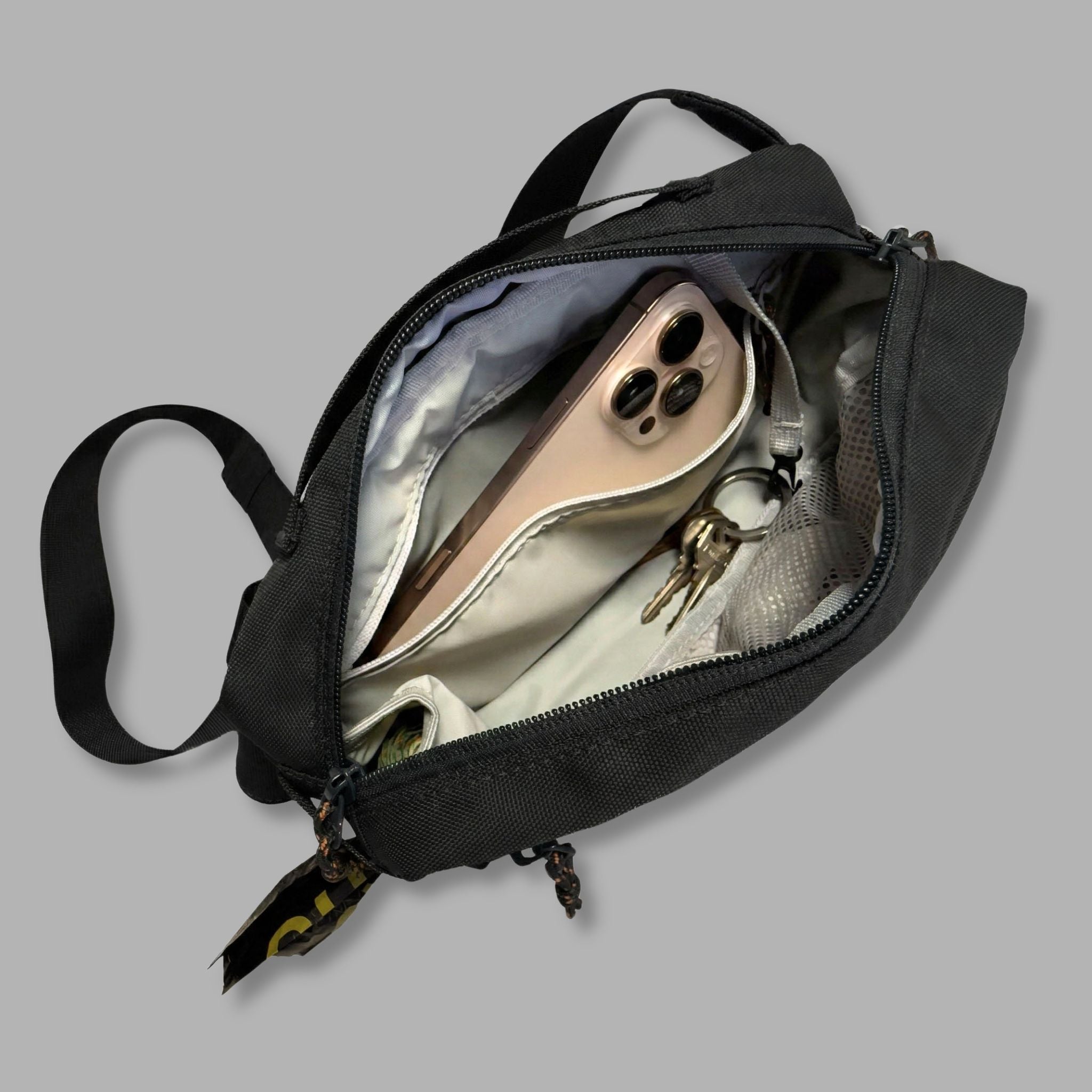 SUSU GRAB-N-GO DOG WALKING BAG INNER COMPARTMENTS IMAGE